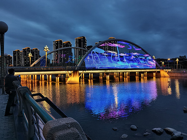 1742970194152440.jpg 久治河道亮化.jpg