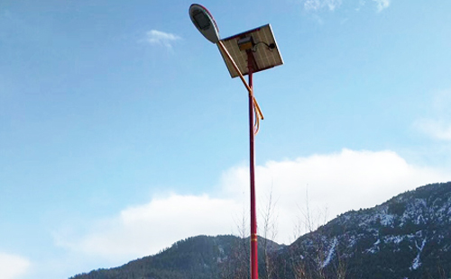 如何选择高质量的久治太阳能路灯材料：全方位指南