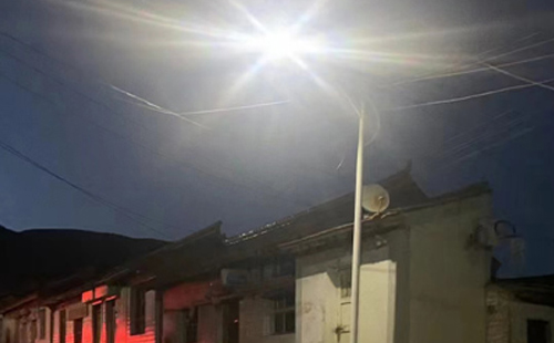 农村院子里最适合的久治太阳能路灯亮度与安装要点