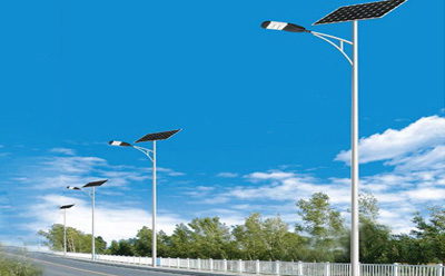 农村道路装久治太阳能路灯选多大瓦数实测