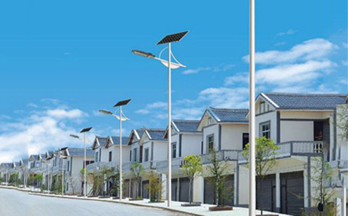 久治太阳能路灯配置与在乡村道路照明中的应用